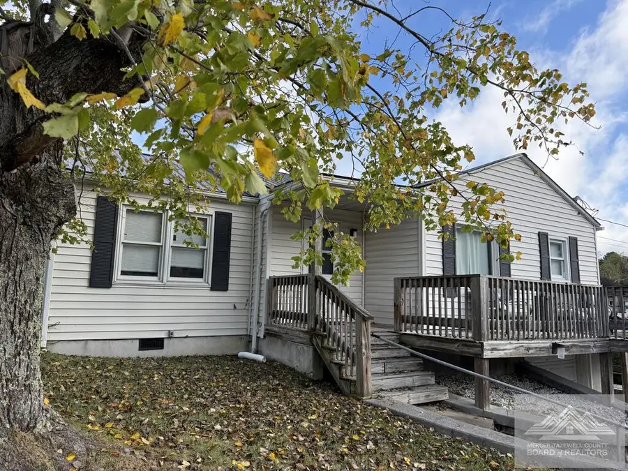 1124 W Cumberland Rd, Bluefield, WV 24701 - #2