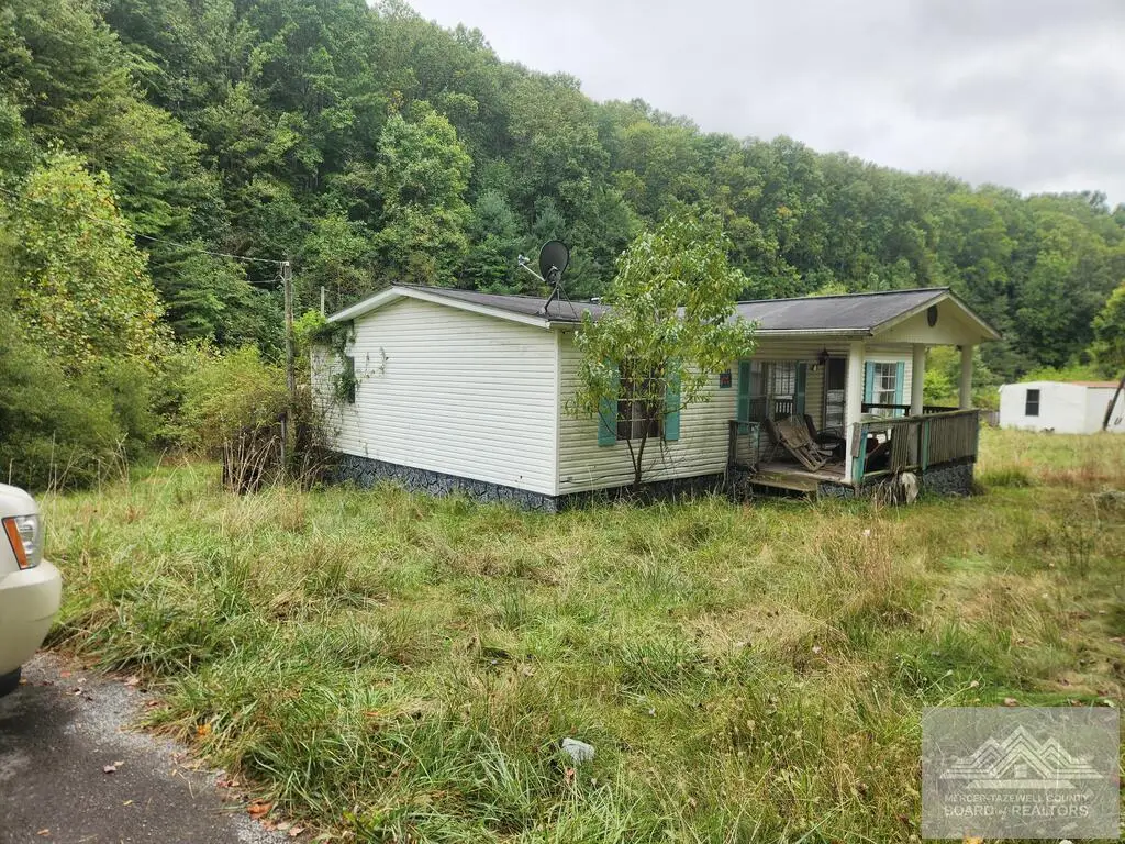 582 Windmill Hill Rd, Bluefield, WV 24701 - #1