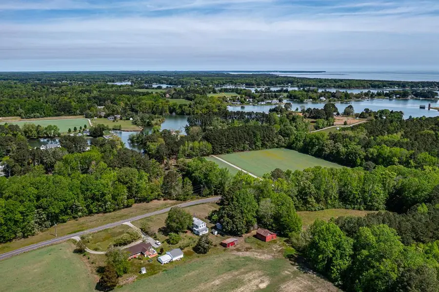 654 Kent Point Road, Kilmarnock, VA 22482 - Image #2