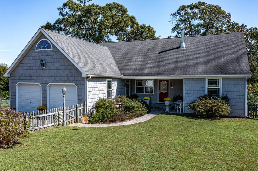 708 Queens Point Dr, Locust Hill, VA 23092 - Image #2