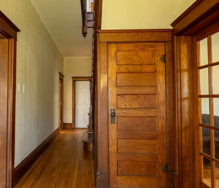 89 Main Street N, Kilmarnock, VA 22482 - #3