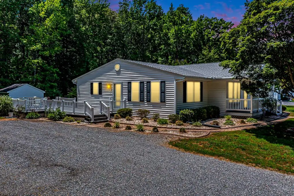 34 Oakland Street, Kilmarnock, VA 22482 - #1