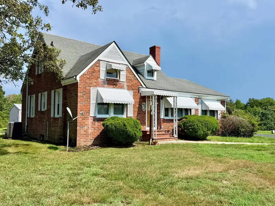 2392 Hampton Hall Road, Callao, VA 22435 - #2