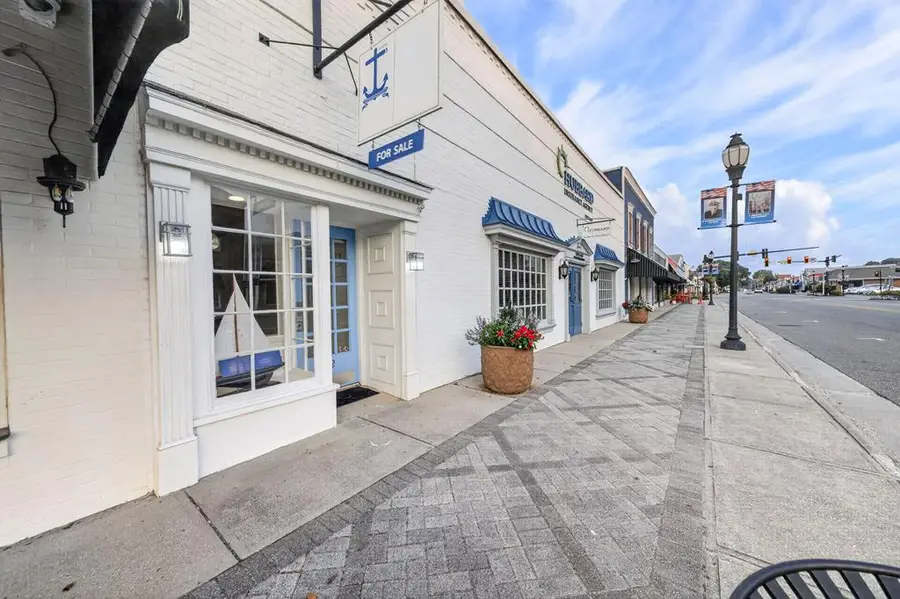 32 Main Street N, Kilmarnock, VA 22482 - #2