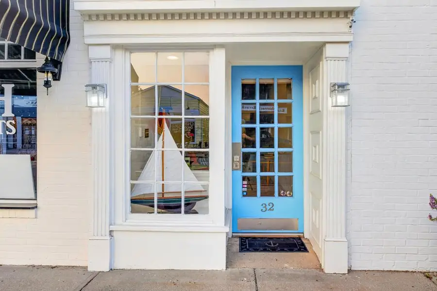 32 Main Street N, Kilmarnock, VA 22482 - #3