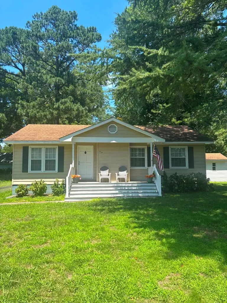 216 Claybrook Avenue, Kilmarnock, VA 22482 - #1