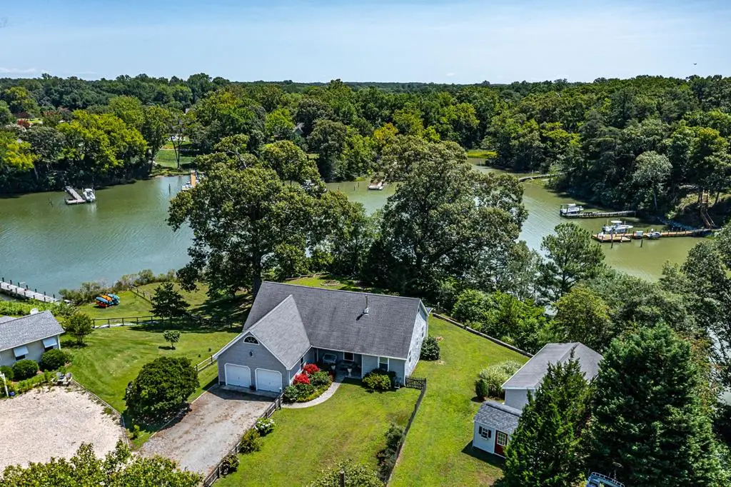 708 Queens Point Dr, Locust Hill, VA 23092 - #1