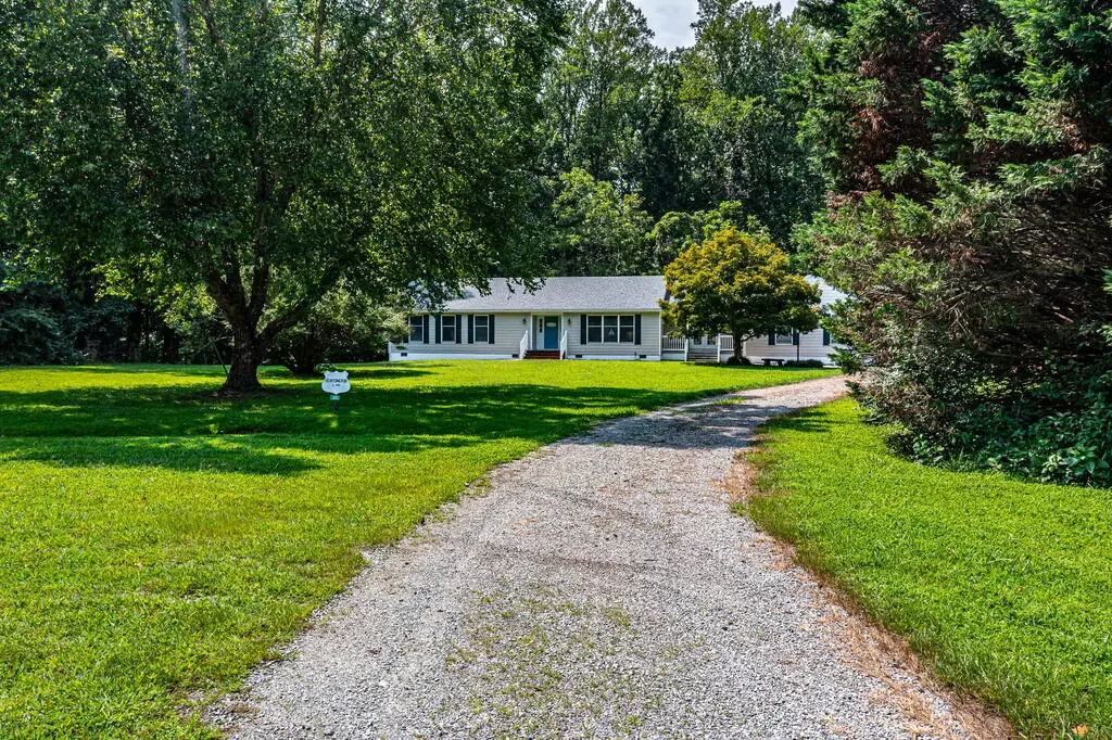 302 Hawthorne Ave, Kilmarnock, VA 22482 - #1