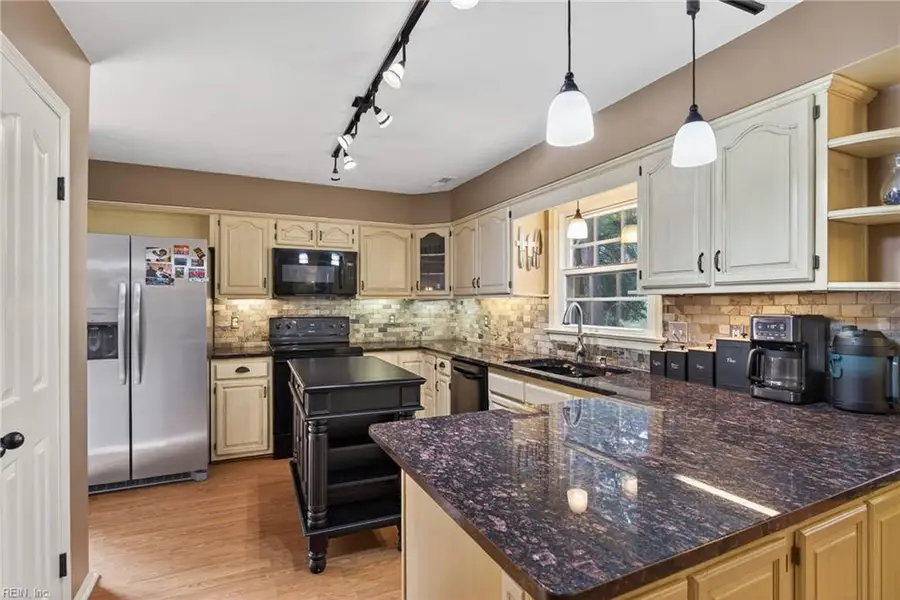 911 Edgewater Drive, Newport News, VA 23602 - Image #2