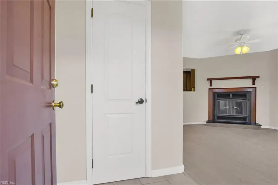 105 Farmstead Place, Yorktown, VA 23692 - Image #2