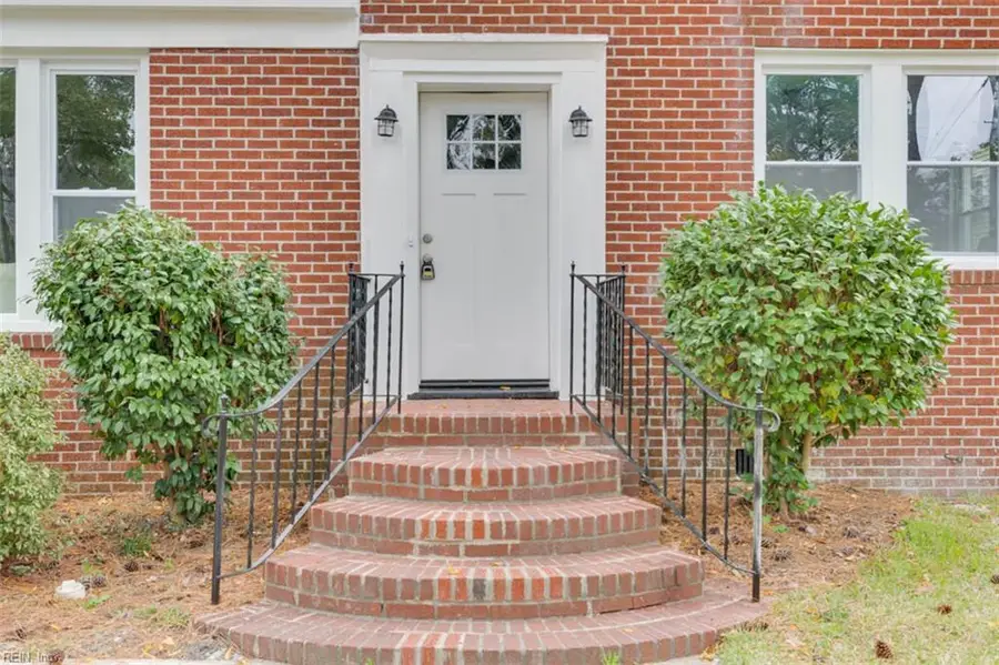145 Tyler Crescent E, Portsmouth, VA 23707 - Image #2
