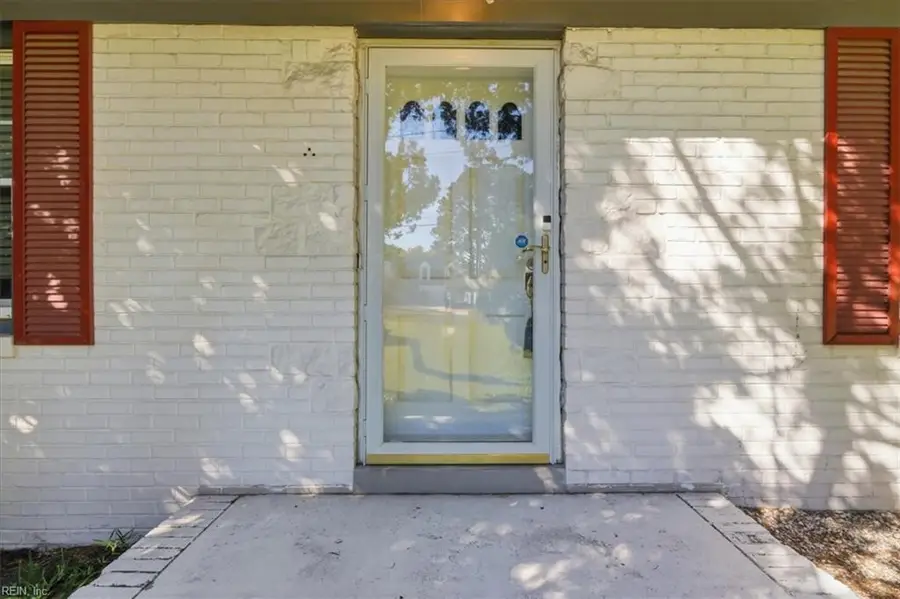 152 Thrasher Road, Chesapeake, VA 23320 - Image #2