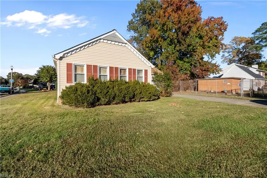 104 Michaels Woods Drive, Hampton, VA 23666 - Image #3