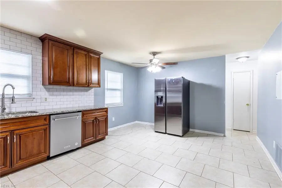 3877 Peachtree Lane W, Portsmouth, VA 23703 - Image #2