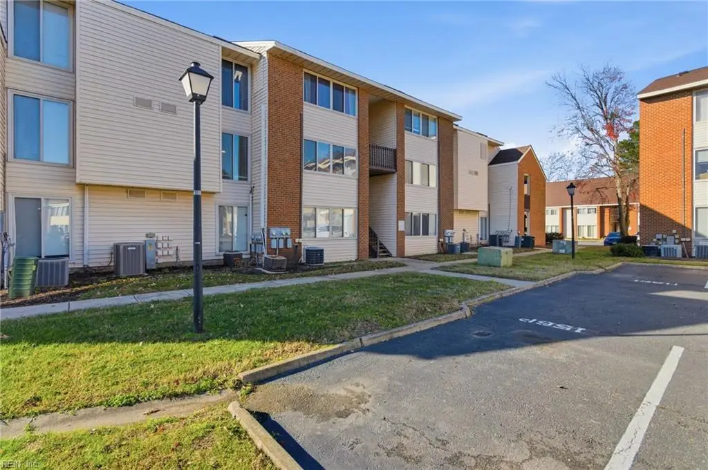 125 Hampton Club Drive #6, Hampton, VA 23666 - Image #1