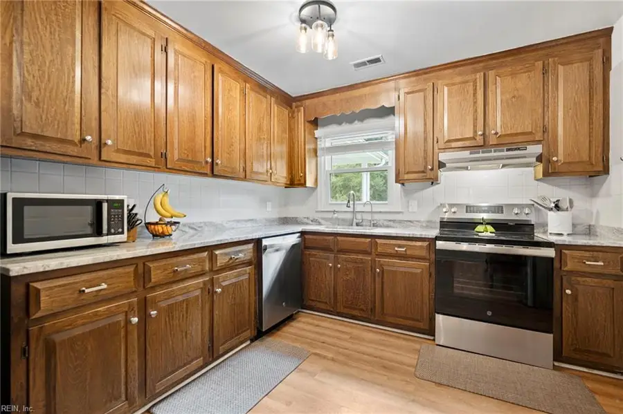 210 Azalea Drive, Smithfield, VA 23430 - Image #2