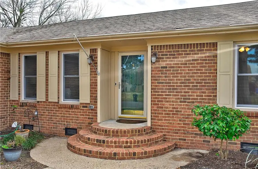 1537 Waterside Drive N, Chesapeake, VA 23320 - Image #3