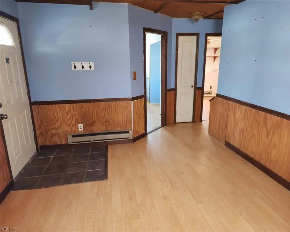 27 Crestwood Circle, Hampton, VA 23669 - Image #1