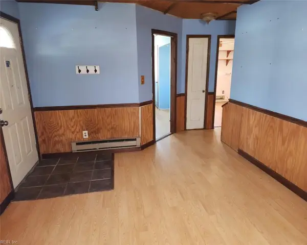 27 Crestwood Circle, Hampton, VA 23669