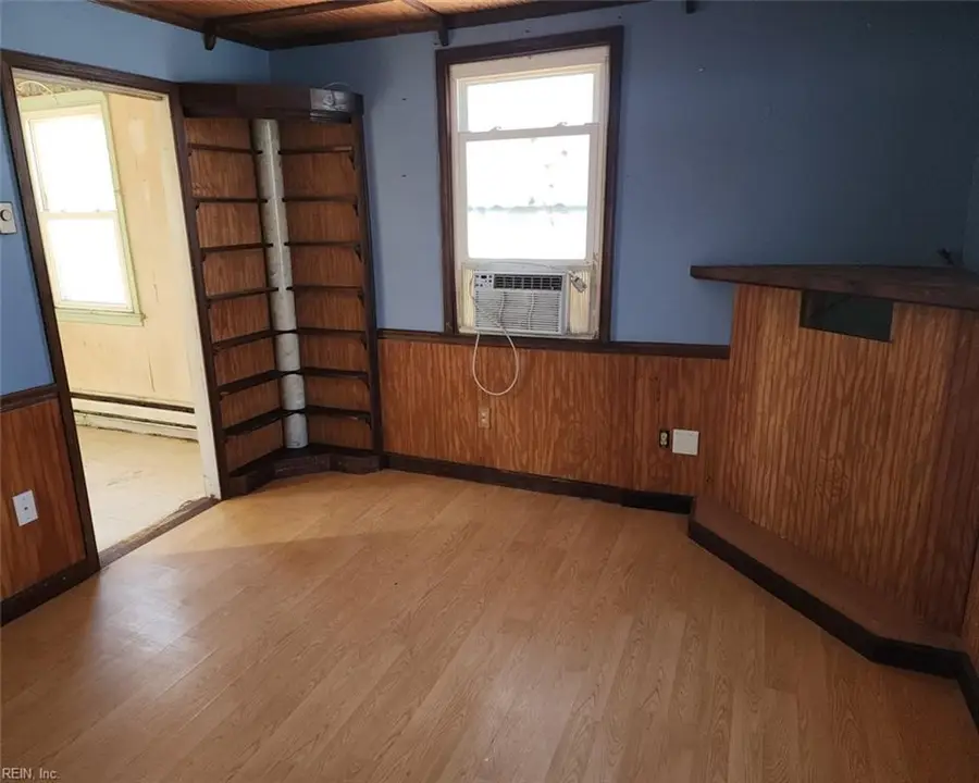 27 Crestwood Circle, Hampton, VA 23669 - Image #2