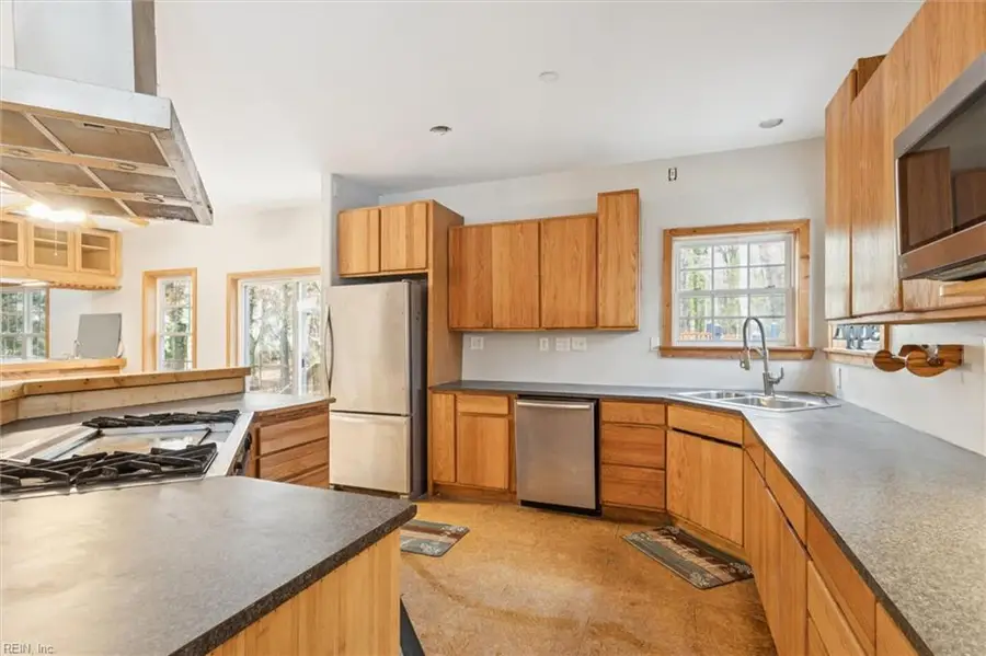 706 Yorktown Road, Poquoson, VA 23662 - Image #3