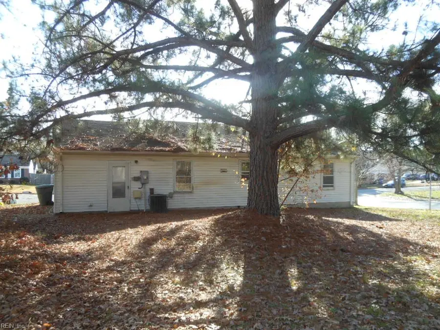 429 Aspen Drive, Newport News, VA 23608 - Image #2