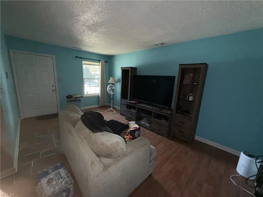 407 Hollomon Drive, Hampton, VA 23666 - Image #2