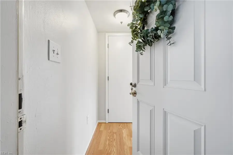 1009 Autumn Woods Lane #107, Virginia Beach, VA 23454 - Image #2