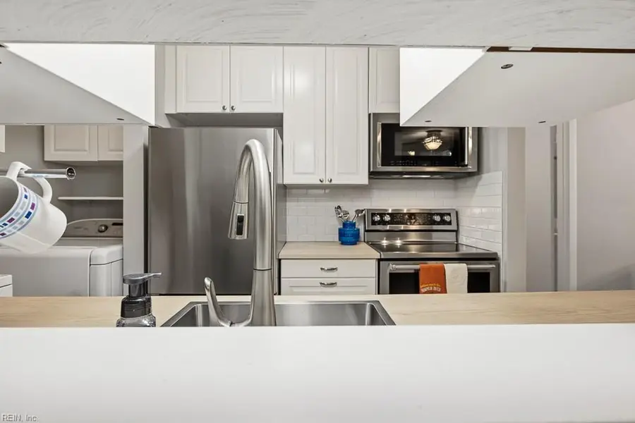 1001 Autumn Woods Lane #111, Virginia Beach, VA 23454 - Image #2