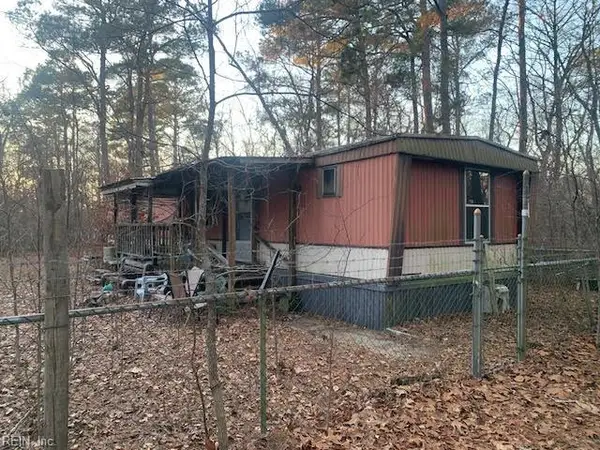 5217 Blackie Lane, Zuni, VA 23898