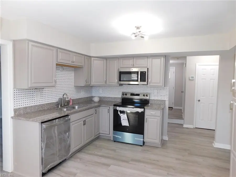 1725 Star Lake Drive, Virginia Beach, VA 23453 - Image #2