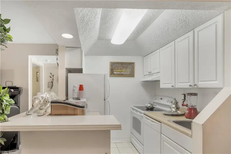 129 Haverford Court, Hampton, VA 23666 - Image #2