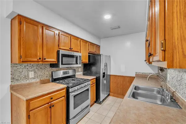 809 Huntly Drive, Chesapeake, VA 23320