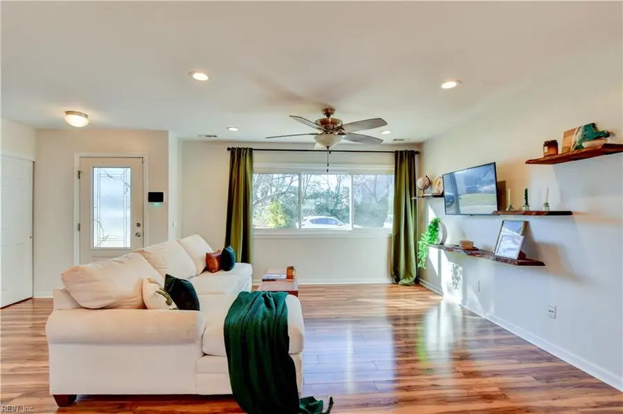 736 Carriage Hill Road, Virginia Beach, VA 23452 - Image #3