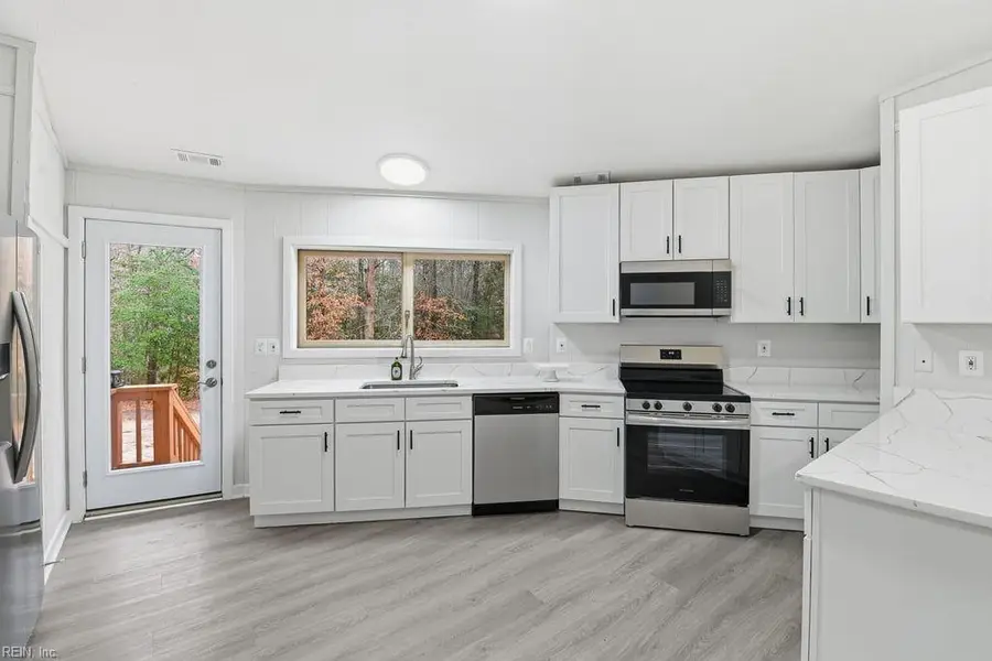 5614 Fairfield Lane, Hayes, VA 23072 - #3