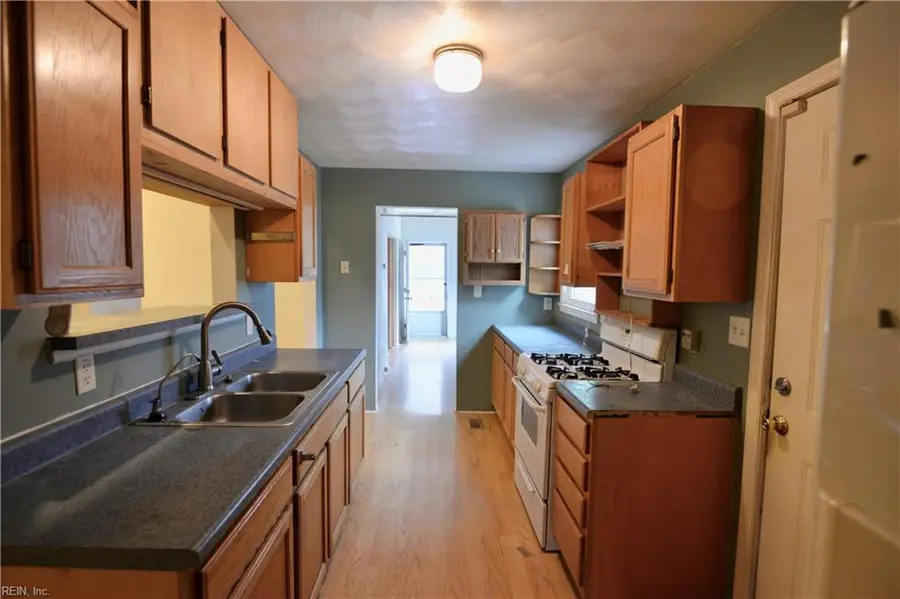 2011 Holladay Street, Portsmouth, VA 23704 - Image #3