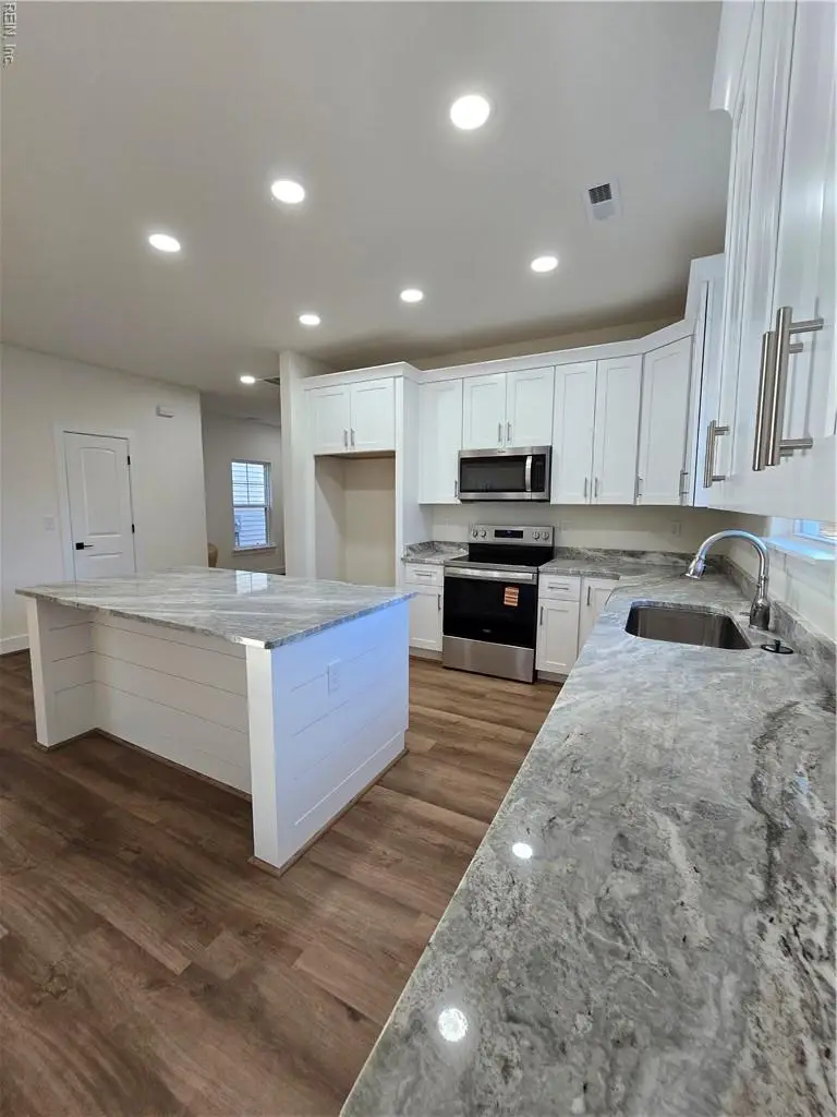 136 S Gum Avenue, Virginia Beach, VA 23452 - Image #2