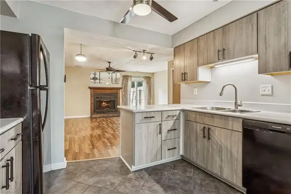 5487 Davis Way, Virginia Beach, VA 23462