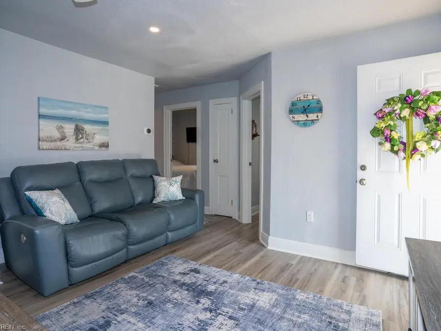 39 W Sunset Road, Hampton, VA 23669 - #3