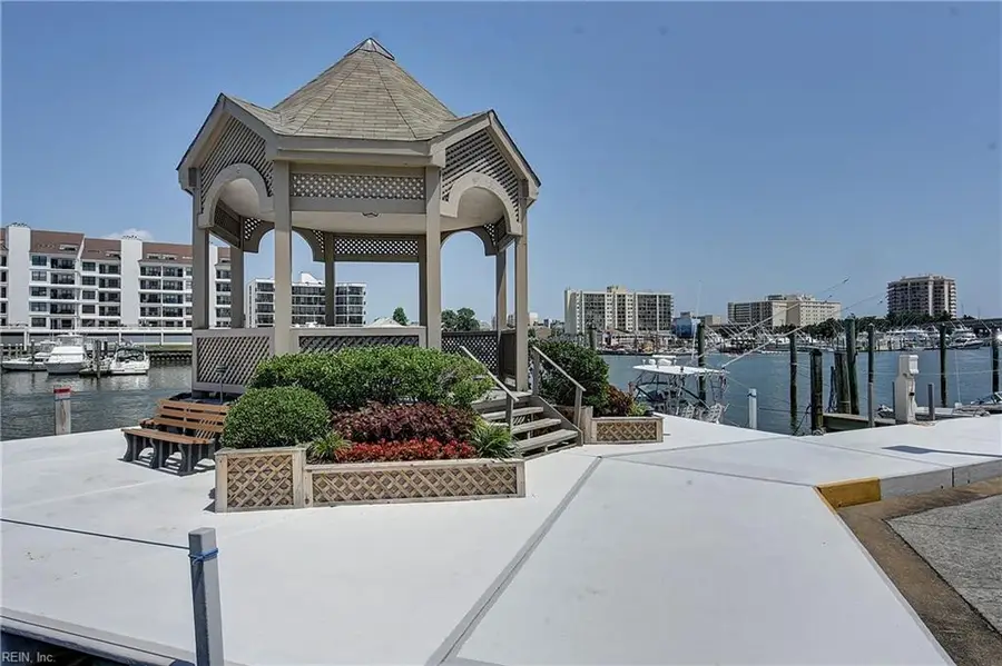 407 Harbour Pt Place #306, Virginia Beach, VA 23451 - #3