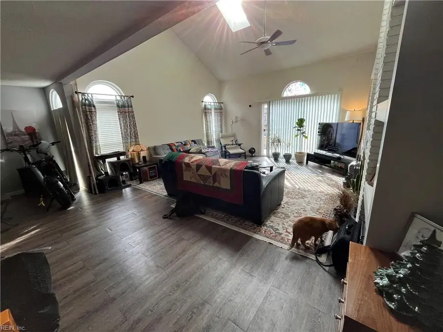 469 E Lake Circle, Chesapeake, VA 23322 - #2