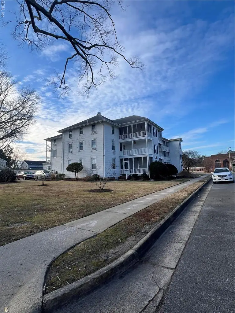 403 W 4th Avenue, Franklin, VA 23851 - #2