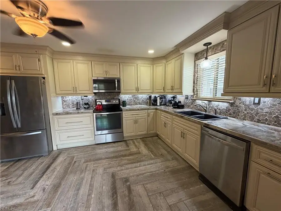 1042 Lands End Way, Virginia Beach, VA 23451 - #3