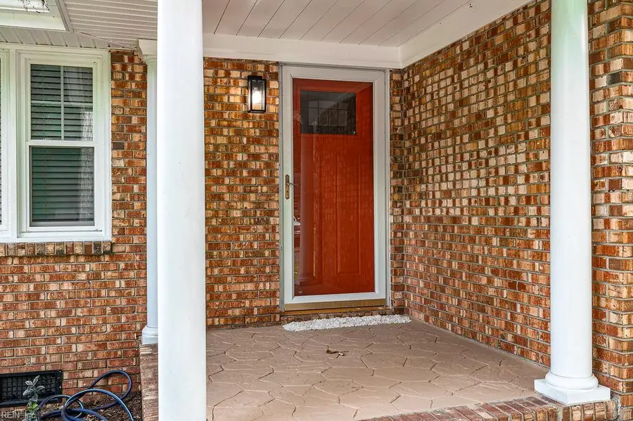 817 Englewood Drive, Chesapeake, VA 23320 - #3