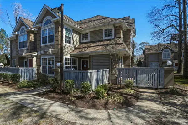 333 Gainsborough Square, Chesapeake, VA 23320