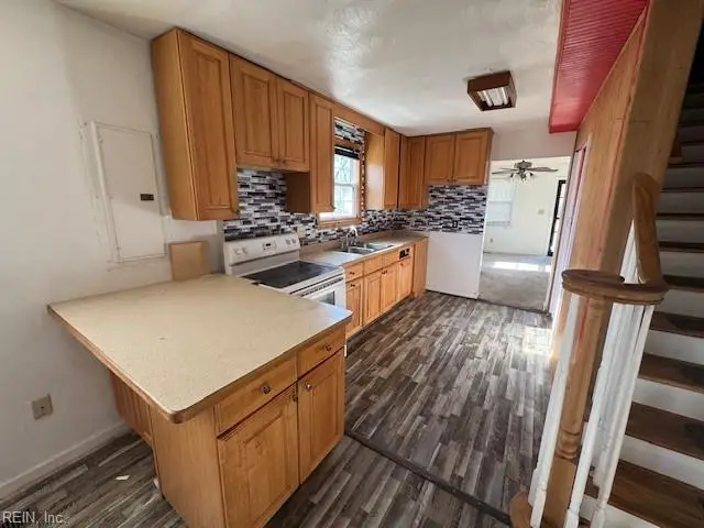 611 Partridge Avenue, Chesapeake, VA 23324 - #3