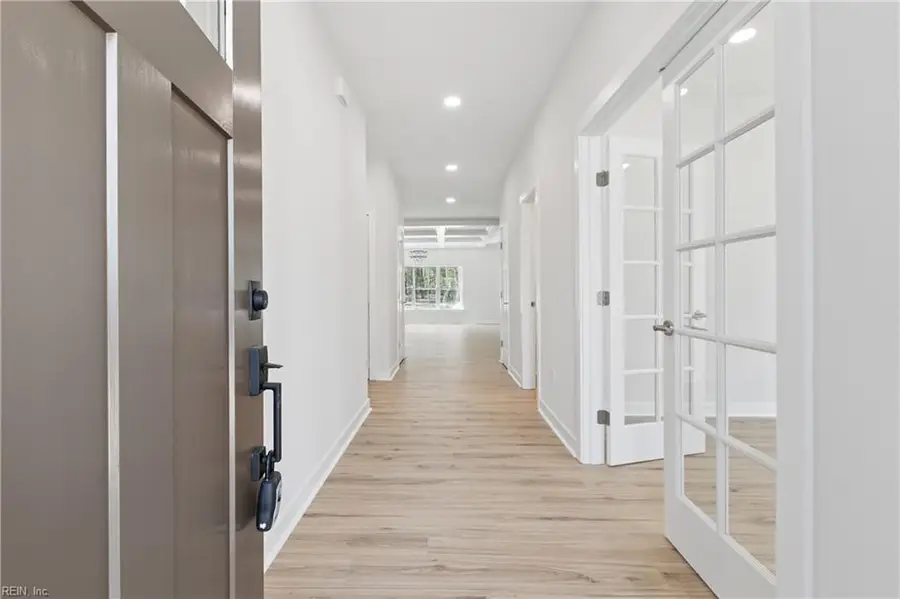 11348 East West Parkway, Gloucester, VA 23061 - #3