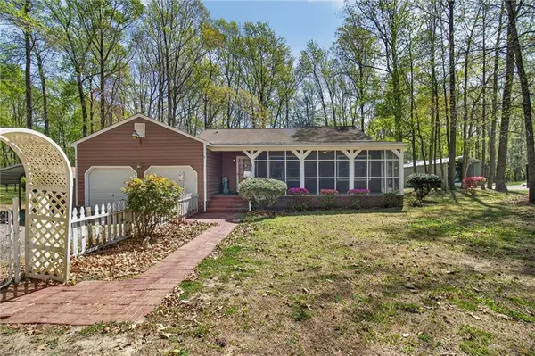 207 Oakwood Ln, Smithfield, VA 23430