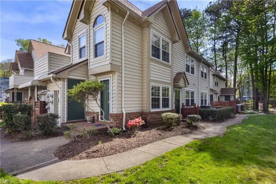 401 Bracknell Arch #E, Chesapeake, VA 23320 - #2