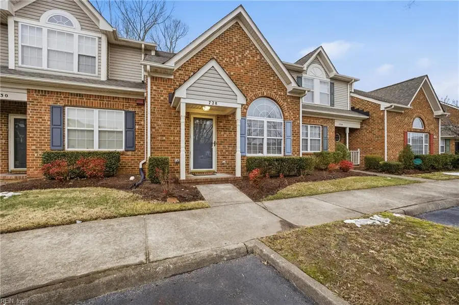 728 W Lake Circle, Chesapeake, VA 23322 - #2